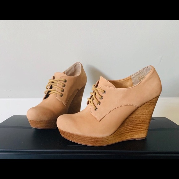 LE CHATEAU Vintage Booties - Picture 2 of 7